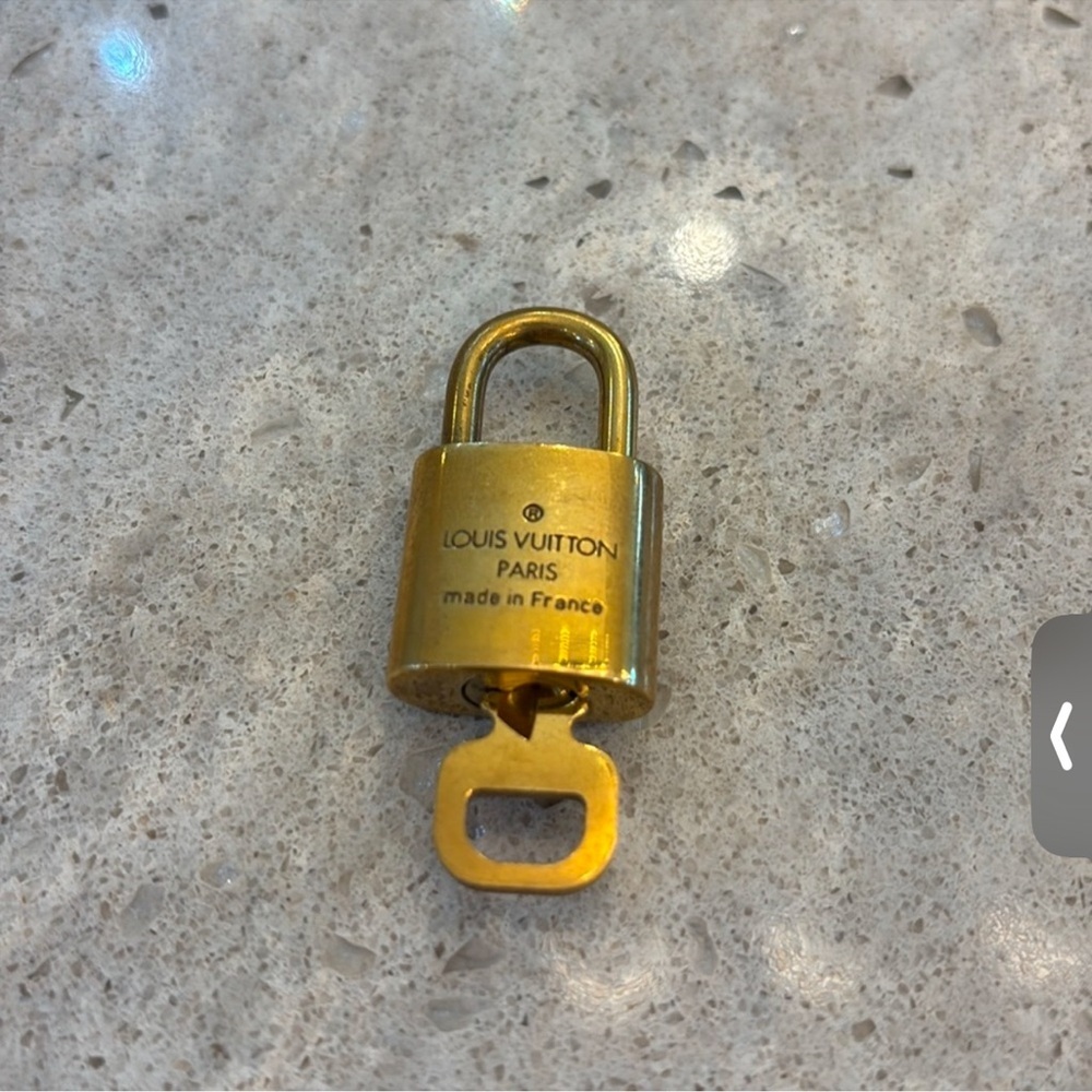 Louis Vuitton Lock and Key 305